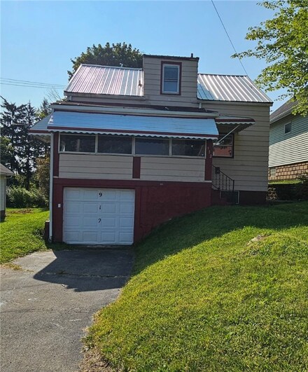 912 Vogan St, New Castle, PA 16101