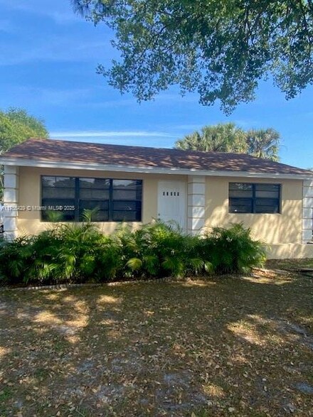 17334 Roosevelt Rd, Jupiter, FL 33458