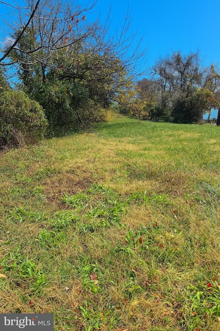 1 Helena Ave, Essex, MD 21221