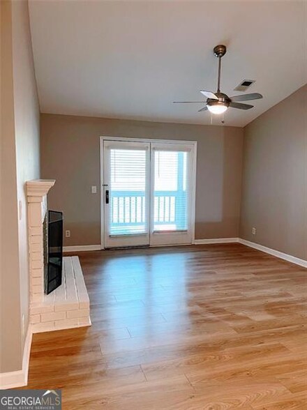 310 Warm Springs Cir Unit 310, Roswell, GA 30075