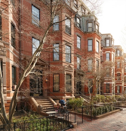 236 Marlborough St Unit 3, Boston, MA 02116