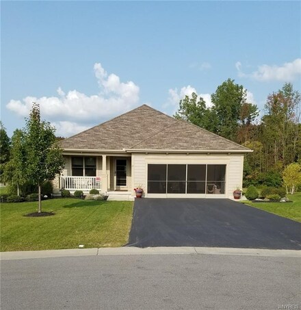 23 Lakeside Cir, Elma, NY 14059