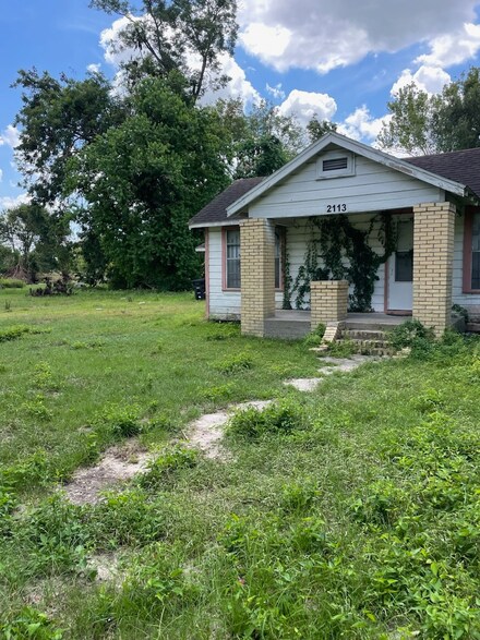 2113 Dewalt St, Houston, TX 77088