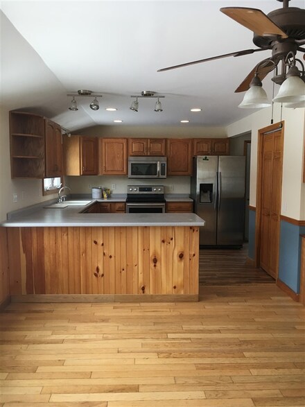 636 Gulf Rd, Henniker, NH 03242