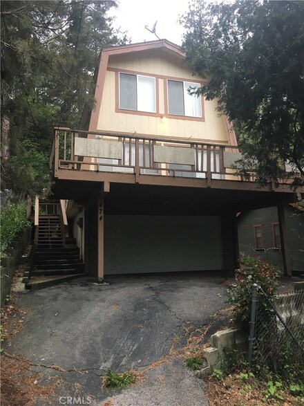474 Hunt Ln, Crestline, CA 92325