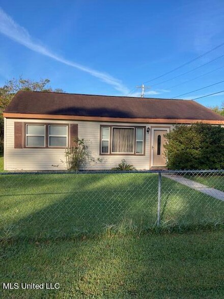 1107 14th St, Pascagoula, MS 39567