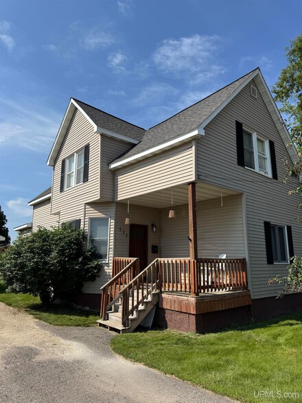 111 E 9th Ave, Norway, MI 49870