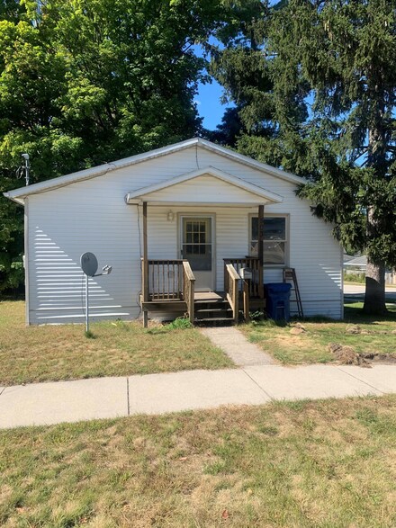 503 S Courtland St, Hart, MI 49420