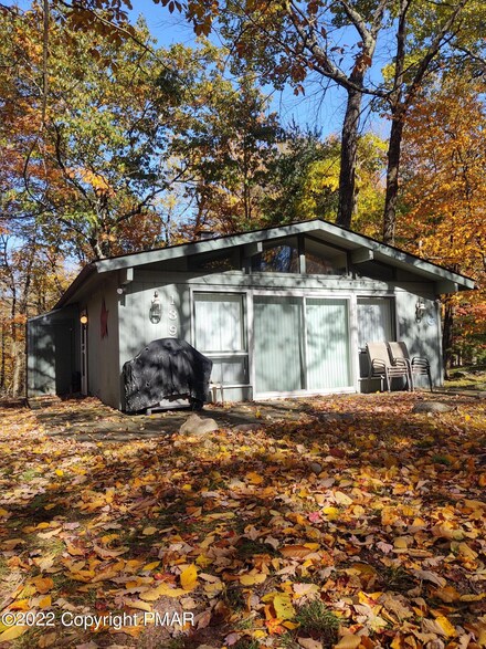 7 Hickory Rd, Lake Harmony, PA 18624