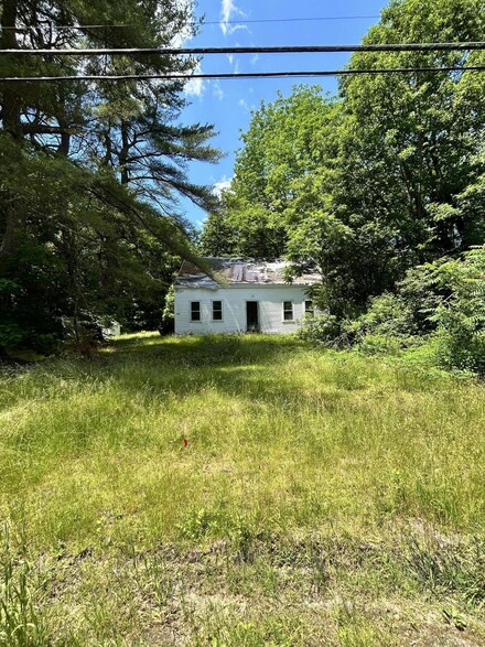 678 Lewiston Rd, New Gloucester, ME 04260
