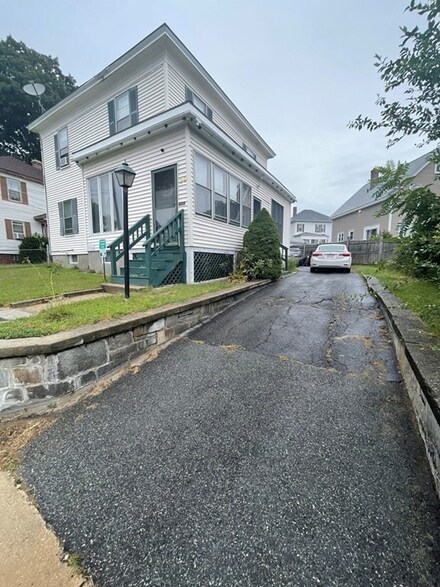 29 Essex St, Lowell, MA 01850