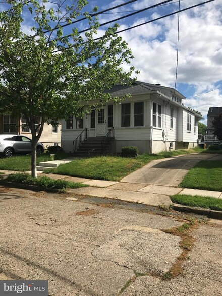 39 Central Ave, Audubon, NJ 08106