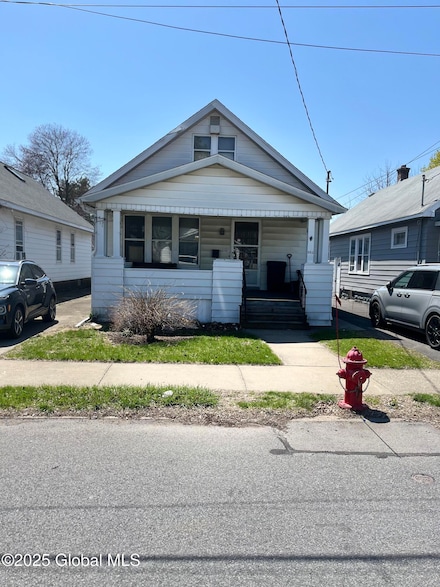 1554 Hawthorne St, Schenectady, NY 12303