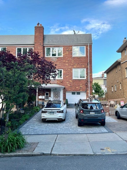 22-39 74th St, Flushing, NY 11370