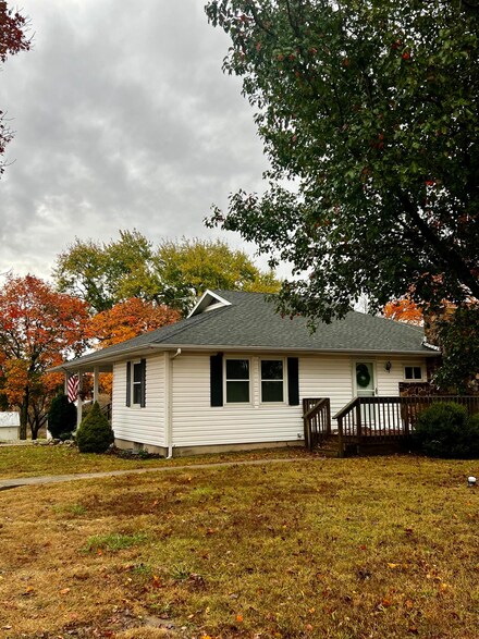 2113 S 851 Rd, Cedar Township, MO 64744