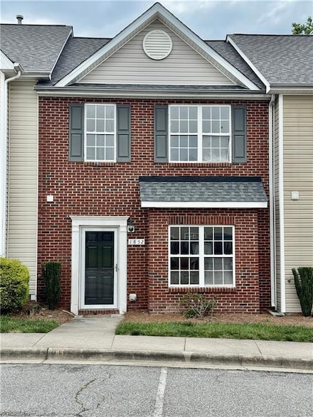 1852 Olivers Crossing Cir, Winston Salem, NC 27127
