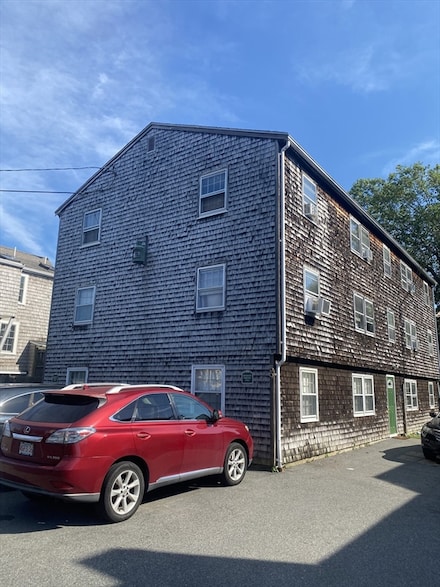59 Commercial St Unit 4, Marblehead, MA 01945
