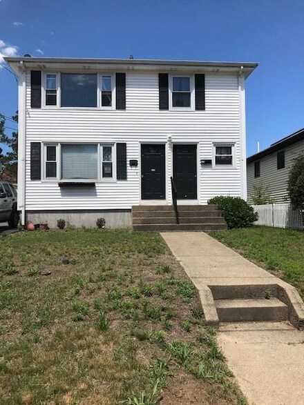 225 Grace St, Cranston, RI 02910