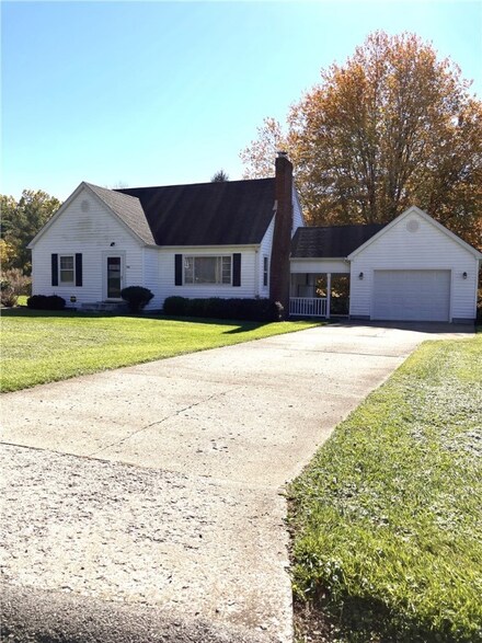 108 E Oakwood Way, New Castle, PA 16105