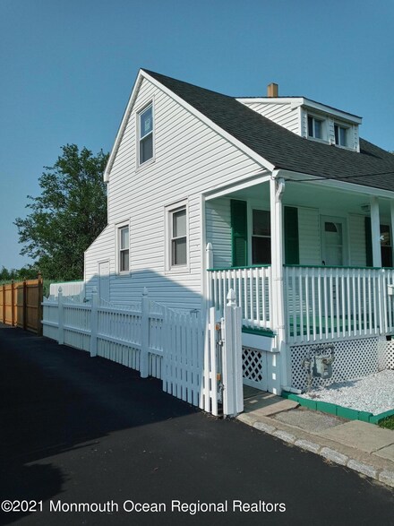 59 Florence Ave, Leonardo, NJ 07737