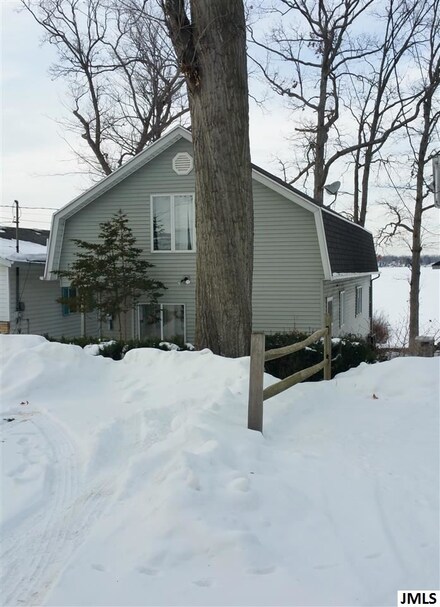 1540 Indian Trail, Pleasant Lake, MI 49272