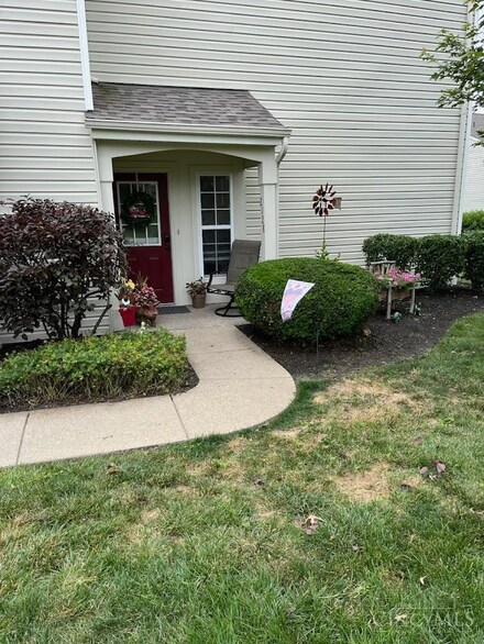 2128 Commons Circle Dr, Batavia, OH 45103