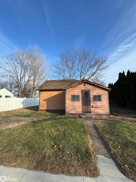 1714 S 14th St, Burlington, IA 52601
