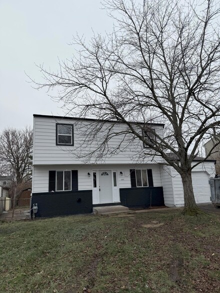 5377 Spire Ln, Columbus, OH 43232