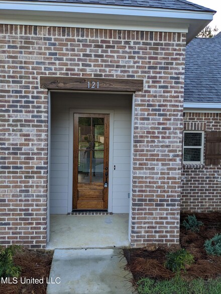 121 Springmeade Rd, Clinton, MS 39056