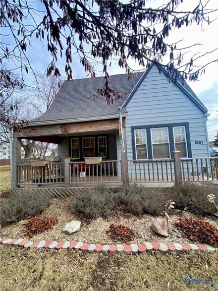 1561 Holloway Rd, Holland, OH 43528