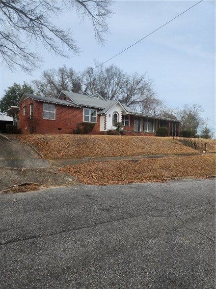 1202 Clark Ave, Tuskegee, AL 36088