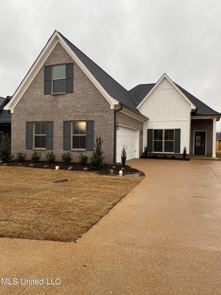 5195 Watson View Dr, Nesbit, MS 38651