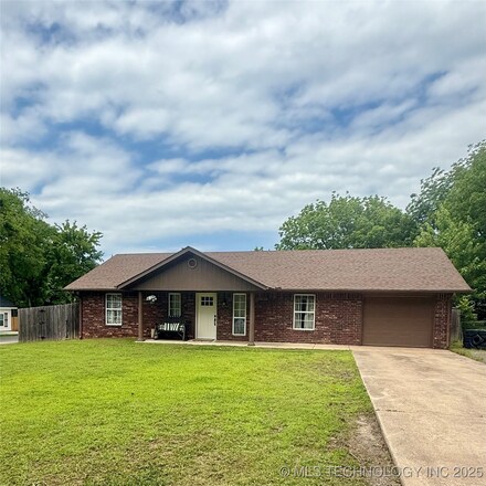 420 N Jackson St, Fort Gibson, OK 74434