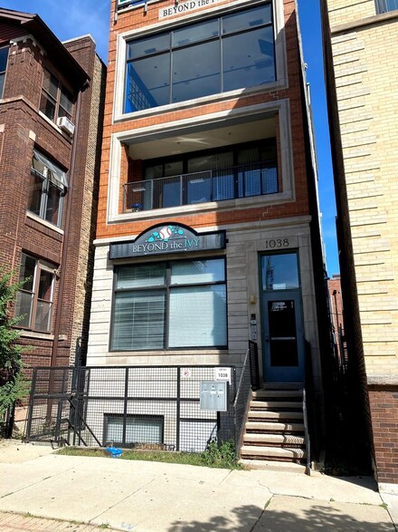 1038 W Waveland Ave Unit 1, Chicago, IL 60613