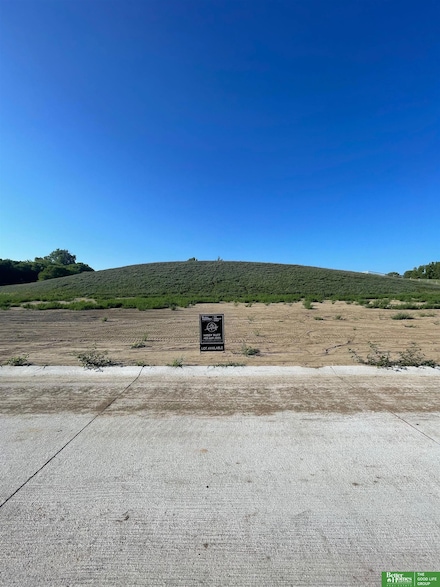 22013 Hackberry Cir, Gretna, NE 68028