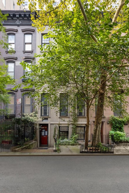 534 E 87th St, New York, NY 10128