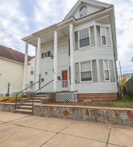 616 Hevey St, Manchester, NH 03102