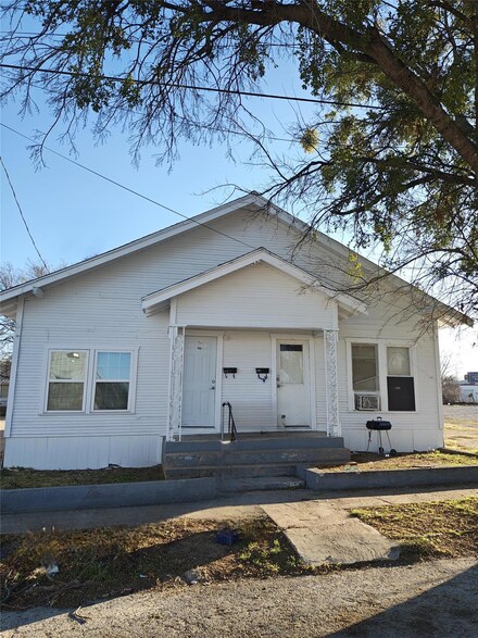 404 W Lee St, Brownwood, TX 76801
