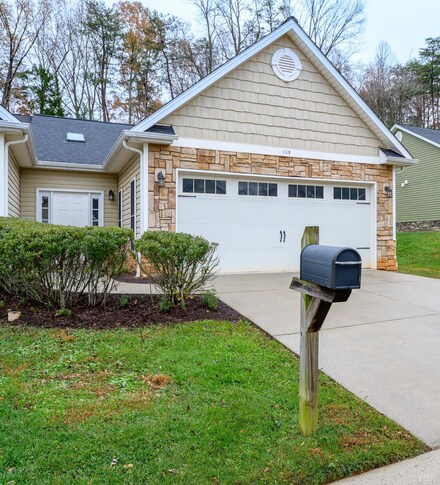105 Chateau Place, Lynchburg, VA 24502