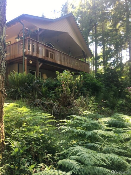30 N Woodduck Ct W, Hoodsport, WA 98548