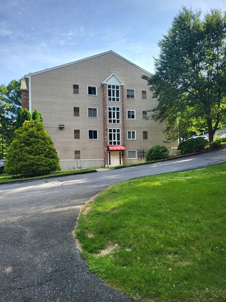 44 Maria Ave Unit 302, Southbridge, MA 01550
