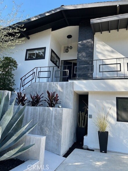 22313 Macfarlane Dr, Woodland Hills, CA 91364