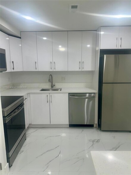 4166 Inverrary Dr Unit 210, Lauderhill, FL 33319