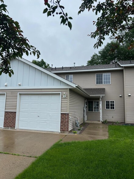 444 Terrace View Dr, Litchfield, MN 55355