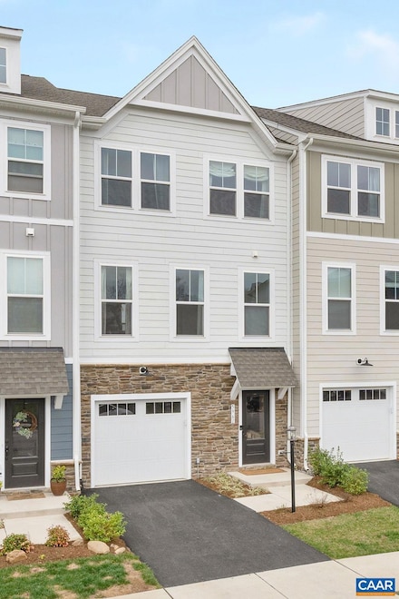 5961 Mccomb St, Crozet, VA 22932