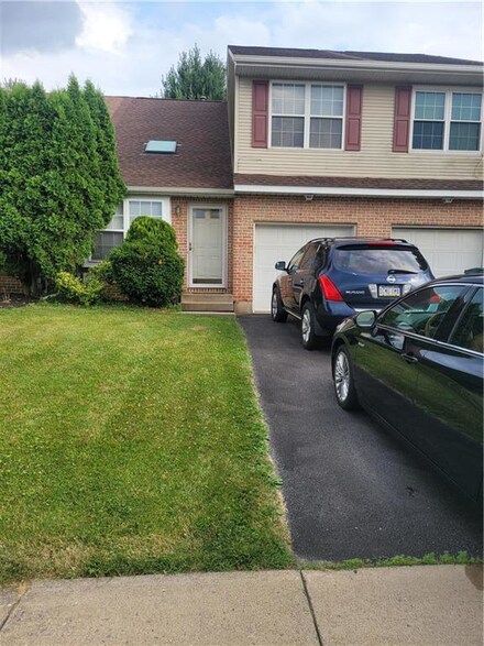2714 Victoria Ln, Easton, PA 18045