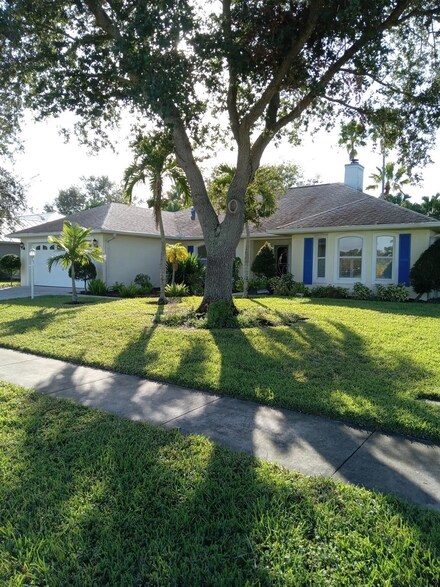 5281 4th Place, Vero Beach, FL 32968