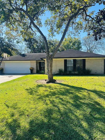 1457 Camellia Dr, Sweeny, TX 77480