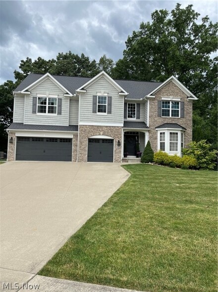 4288 Willow Wood Way, Uniontown, OH 44685