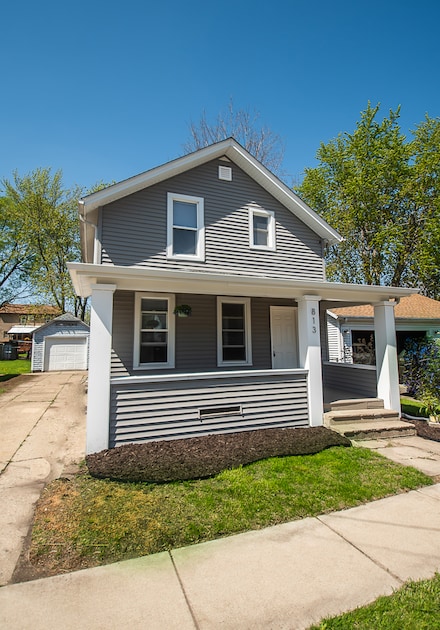 813 W 5th St, Dixon, IL 61021
